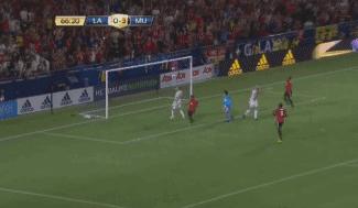 拉什福德18分钟双响,曼联首秀大胜银河!但穆帅要开吹风机了