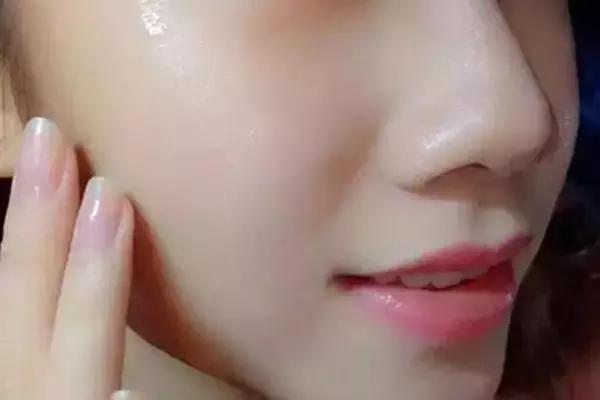 矿泉水敷脸的正确做法,矿泉水敷脸视频教程