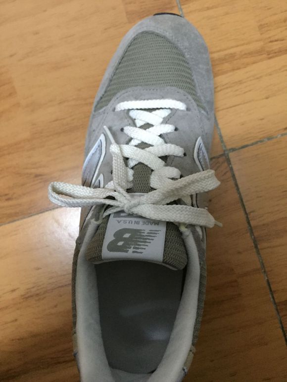 鞋子的鞋舌总是乱歪,鞋子的鞋舌总歪怎么办没有鞋带