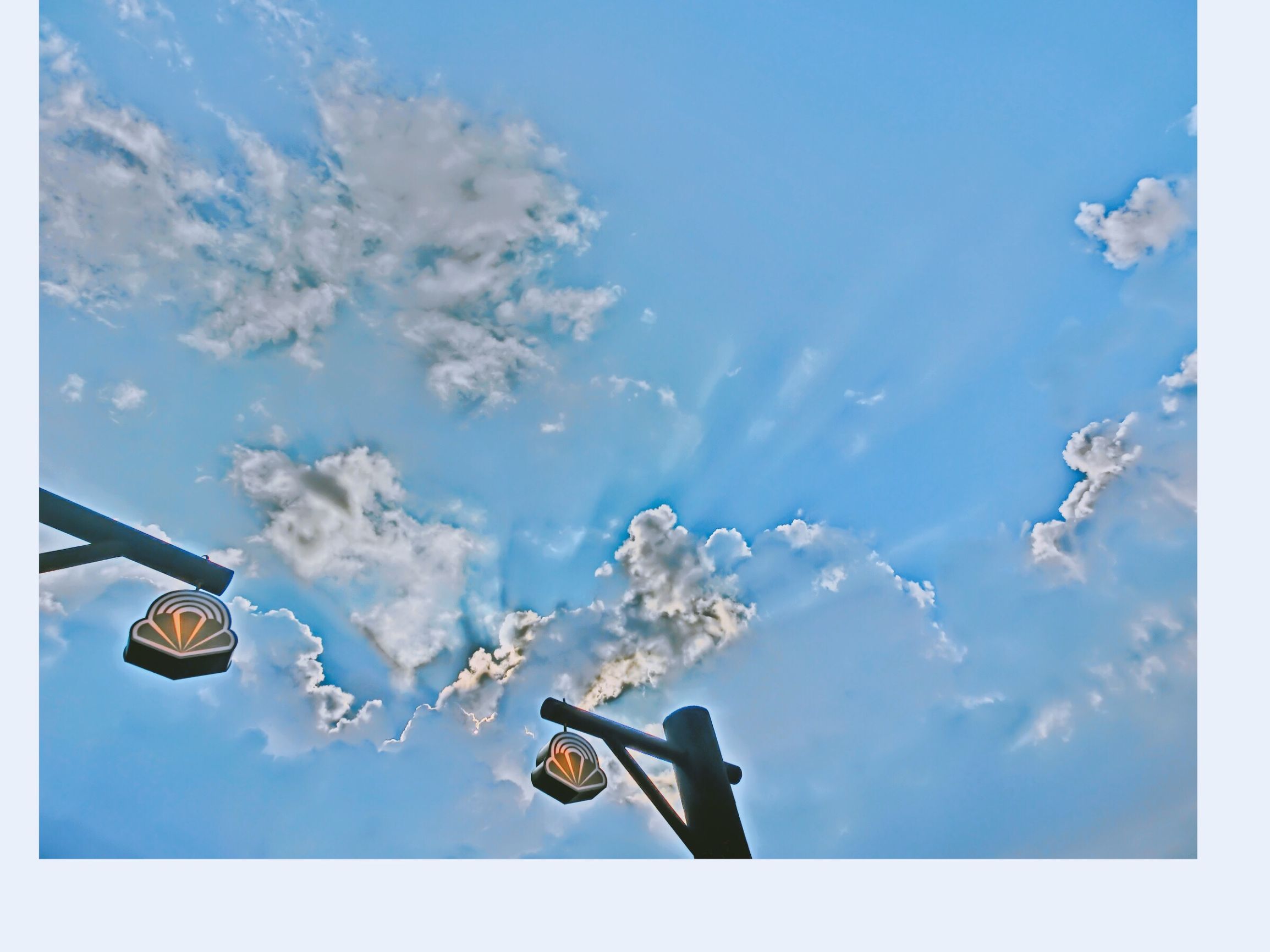 有些人不知哪里好但谁都代替不了,有些人说不上哪里好但谁都替不了