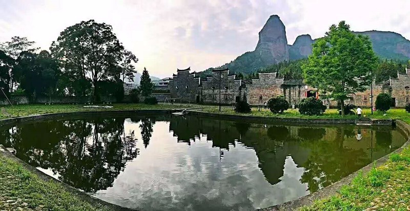 一位客家诗人的行吟，《七律·客家茶篮灯》等诗词欣赏，附吴小君书法作品