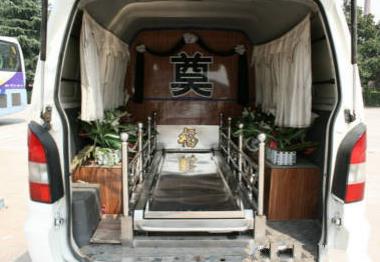 路上遇到出殡车怎么办,路遇出殡车辆能超车吗