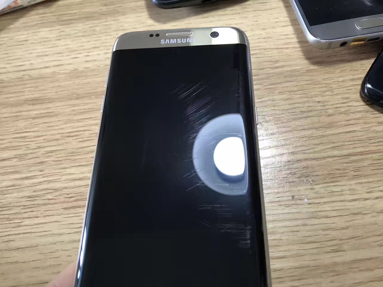 三星s7edge全面屏,三星s7edge和s9屏幕对比