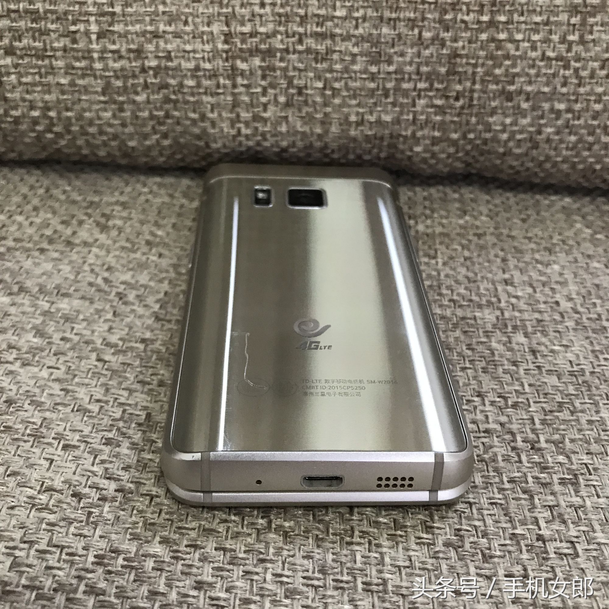 三星w2016翻盖现在多少钱,三星w2019翻盖刚出来价格