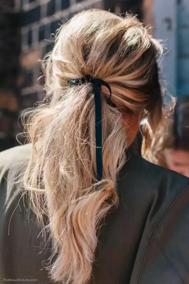 头发特别干枯毛躁软塌怎么办,夏天头发干枯毛躁怎么办