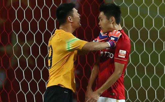 男孩儿因输球痛哭，让我们重拾对中国足球的信心