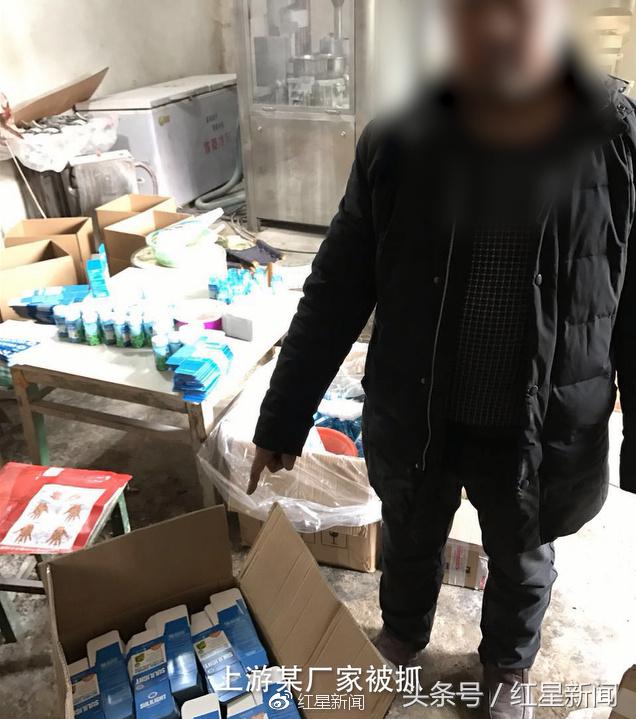 警方破获制售假酒案,警方在制假窝点查获假酒500多箱