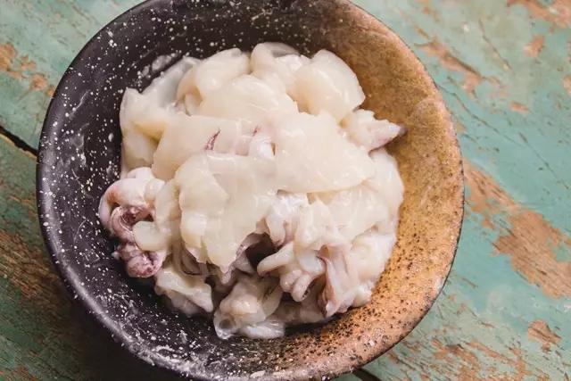 干锅墨鱼仔的正宗做法视频,半成品包装墨鱼仔干锅做法