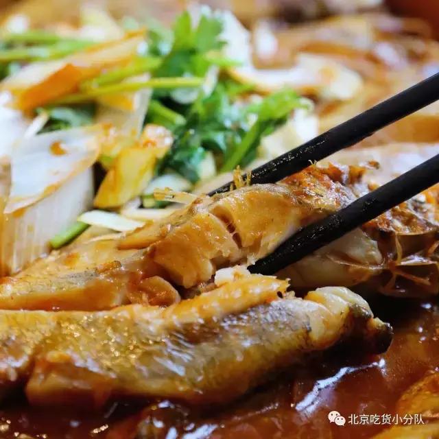 三里屯的豪放派海鲜，直接把渔船搬进了店