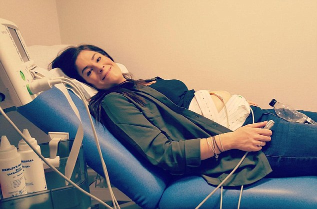 怀胎4月羊水破了怎么办,怀胎十月孕妇羊水破了