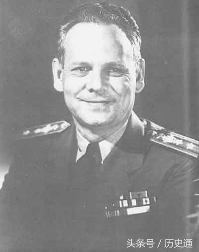 他，当之无愧的商业之神，其保险公司，第一单为一大人物投保，开银行，又一大人物亲自开户，两次建立资本