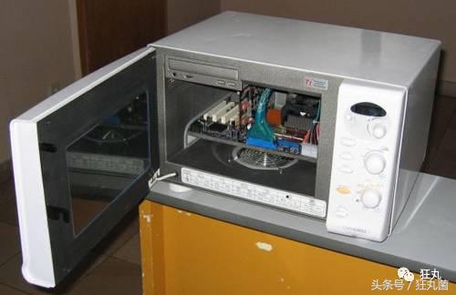 能热饭还能当马桶?别拦我,请把我埋在这样的电脑机箱里