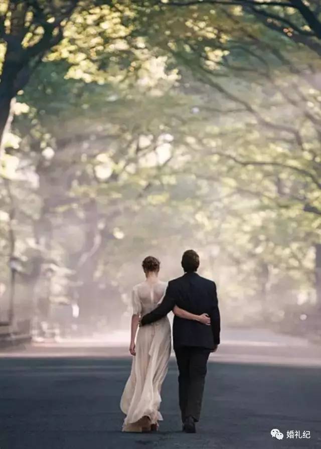 摄影师亲手教新人摆婚纱照造型,6种必拍的婚纱照风格