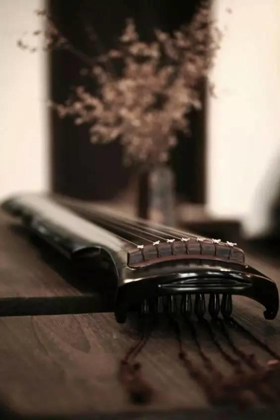 古人如何布置温馨的书房,书房除了文房四宝还摆什么