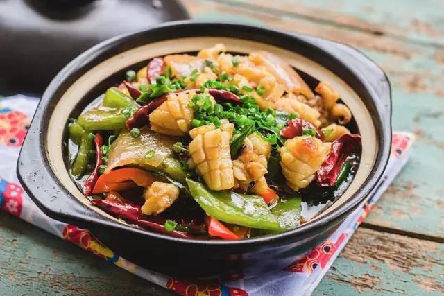 干锅墨鱼仔的正宗做法视频,半成品包装墨鱼仔干锅做法