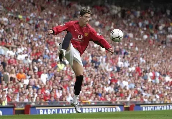 穿长袖踢球的球星,野球场穿什么球衣的一看就是高手