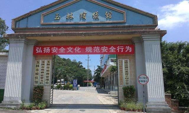 出行遇到送葬车队,遇到出殡车队如何避让