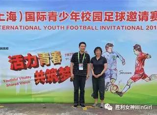 穿国家队队服的马拉多纳,穿着裙子的马拉多纳