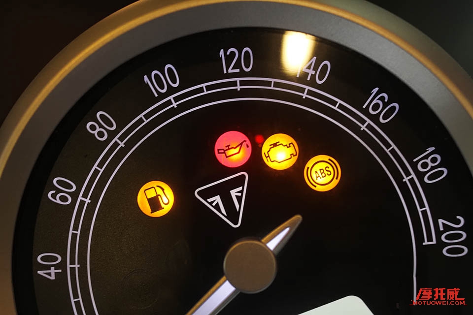 凯旋bonneville1200,凯旋bonneville红色