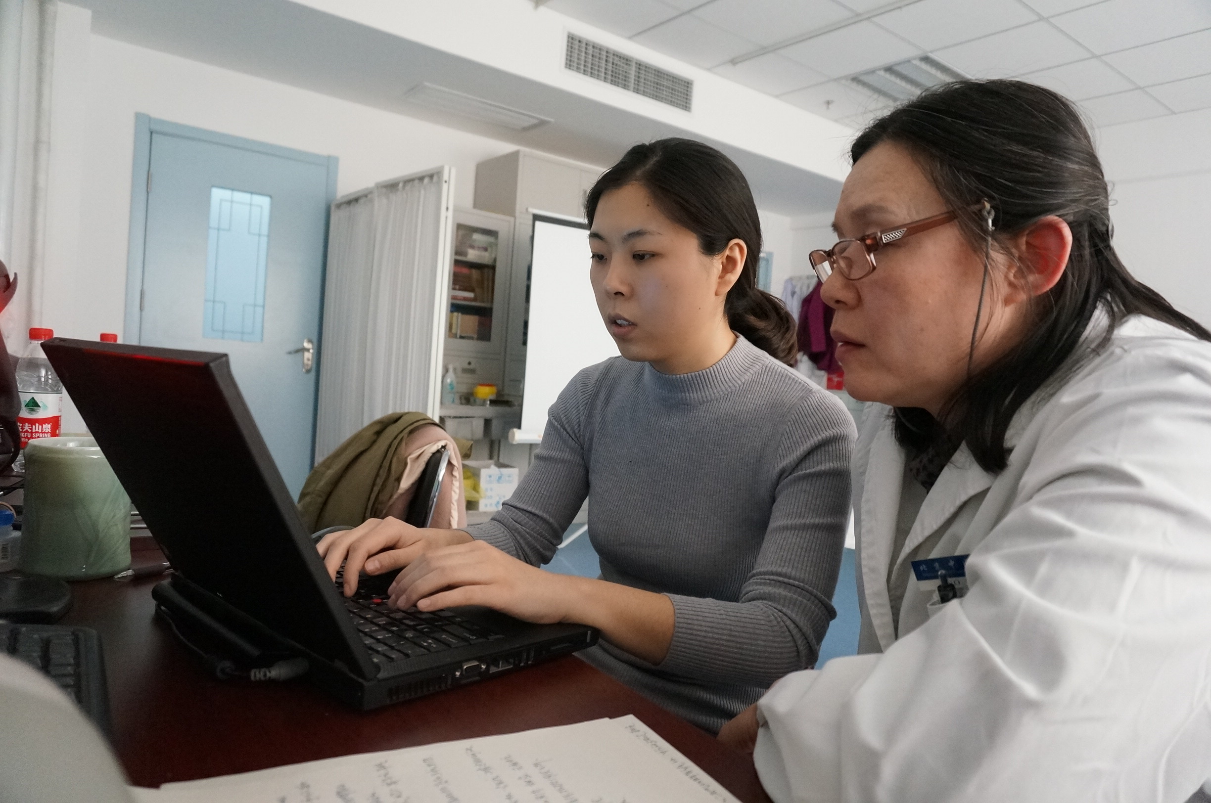 孩子咳嗽出汗多拉稀,孩子咳嗽还拉稀怎么回事