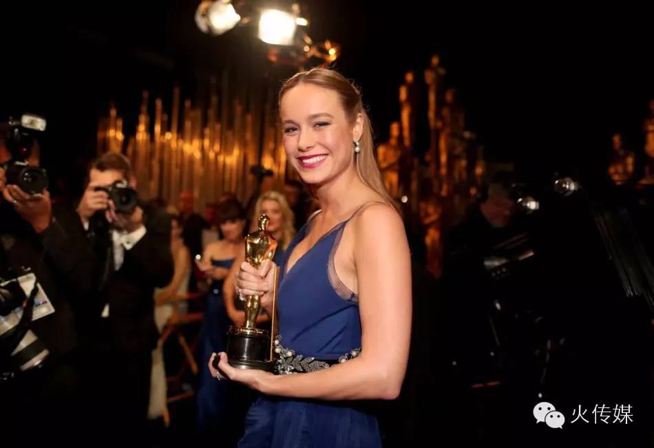 在她疯狂的自我“受虐”后，独立小片迎来了巨大的逆袭！