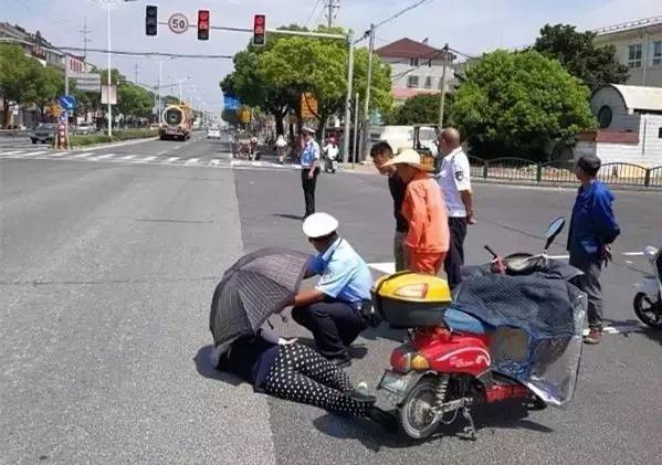 「城事」热浪滚滚仍坚守他们在浦东迎接着“烤”验→