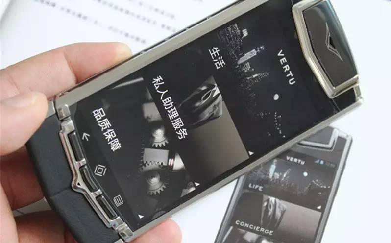 一台手机卖 247 万!刘强东戏言要亲自直升机配送的 VERTU,竟“被破产”了?!