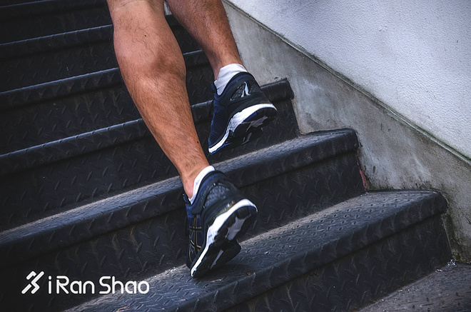 asicsgel-kayano24璇勬祴,asics鍏ラ棬缂撻渿璺戦瀷