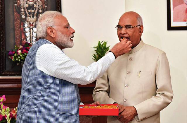 新刊预告｜争议中，“小鲜肉”扛起《建军大业》