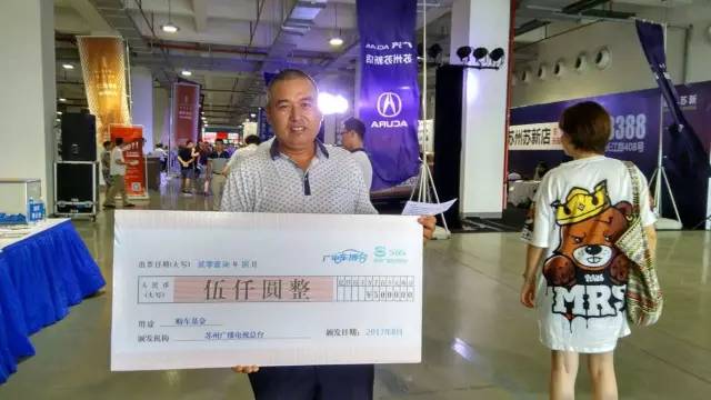 因为一个小男孩，他被评为“最暖心”车博会！