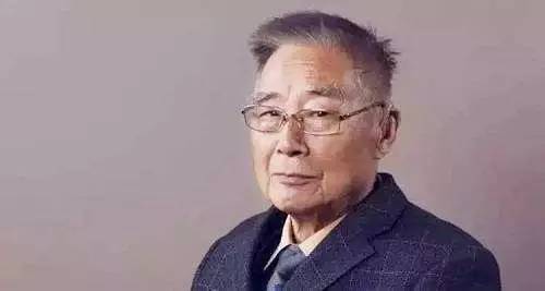 60岁在破庙年赚13亿，被逼净身出户后，又带着年均超过80岁的团队重掌江湖