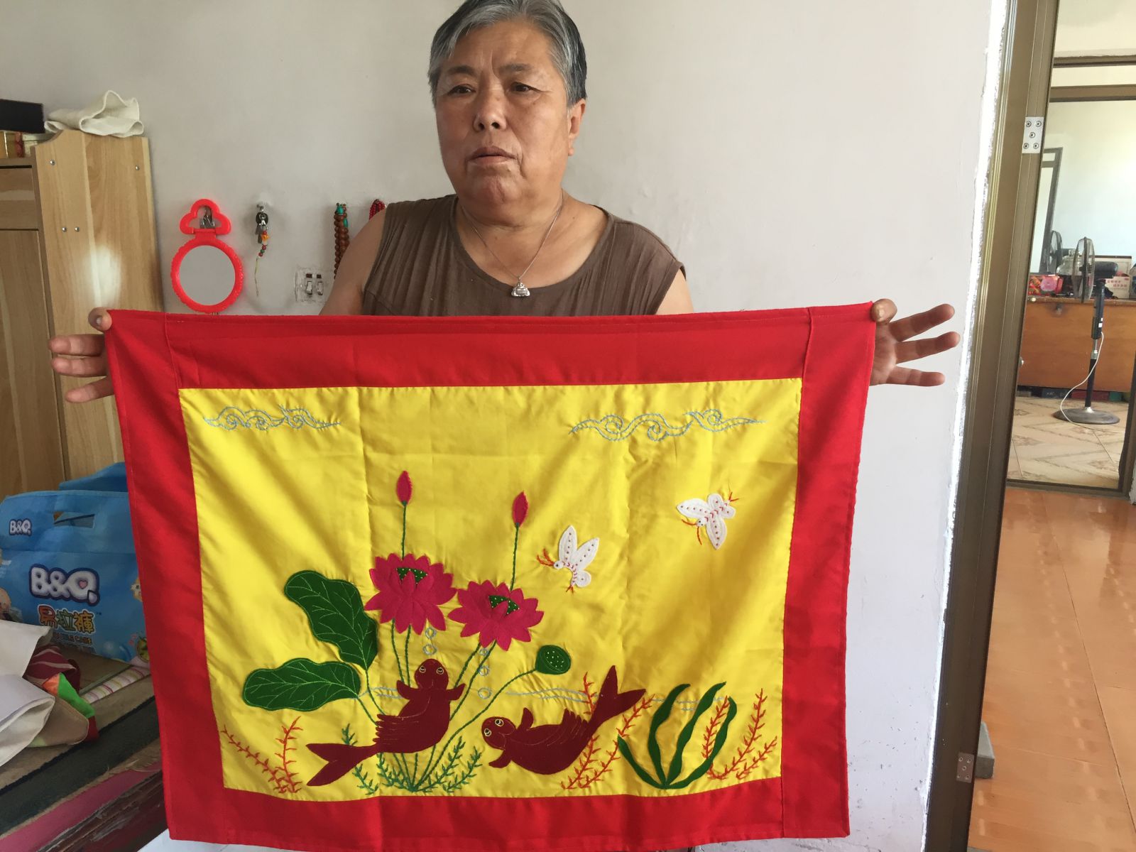 科尔沁区各族各界妇女喜迎自治区成立70周年巧手描绘北疆靓丽风景线