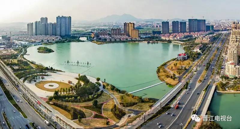 家在岁月变迁中的变化,家乡在不经意间变得越来越美