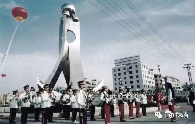 家在岁月变迁中的变化,家乡在不经意间变得越来越美