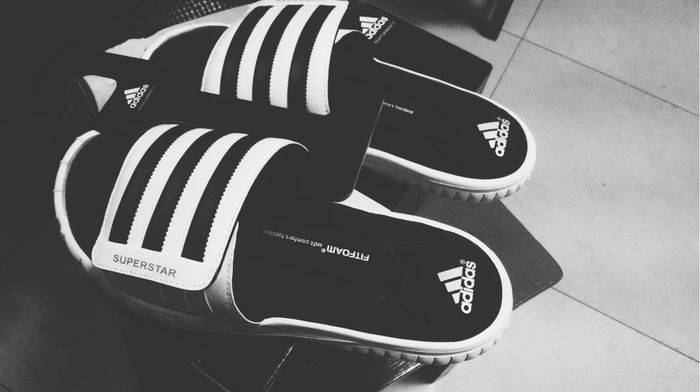 百搭拖鞋选哪一款便宜又好穿,好看又好穿还百搭还不发臭的拖鞋