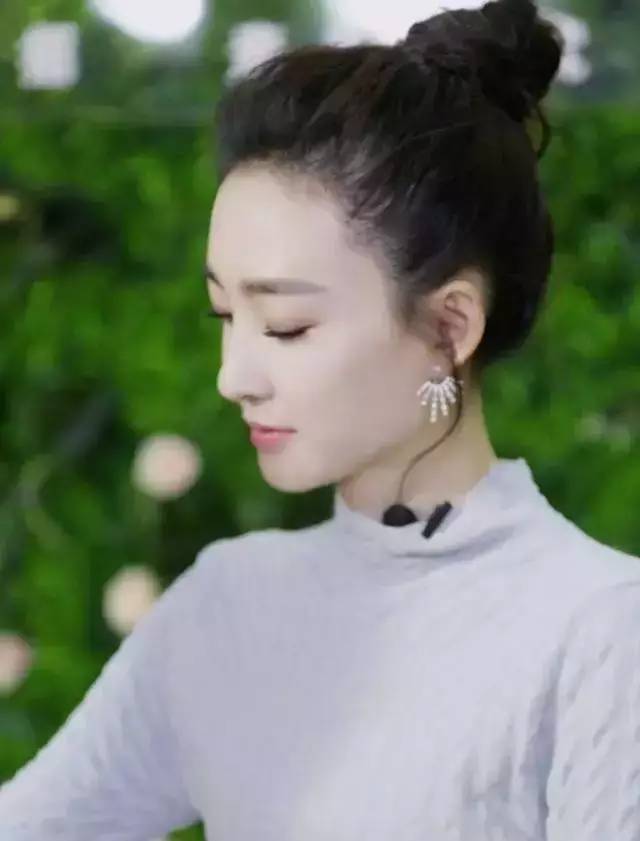 景甜赵丽颖的“炸毛丸子头”，让你减龄变少女！