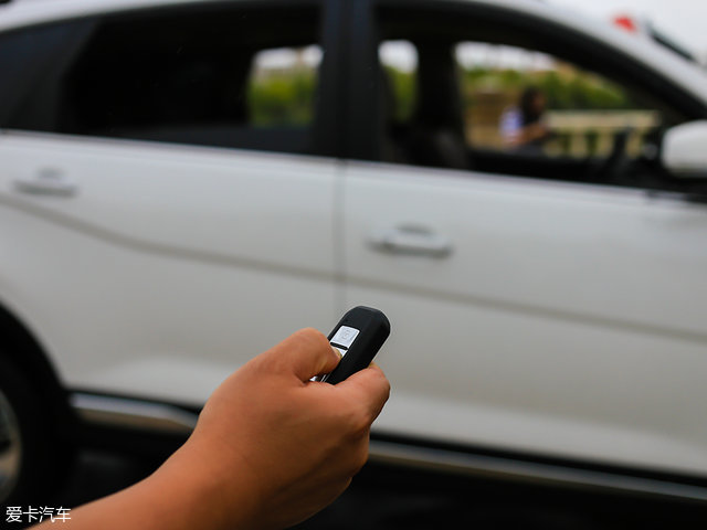 宝骏5602015手动舒适型驾驶体验,宝骏560驾驶功能键视频讲解