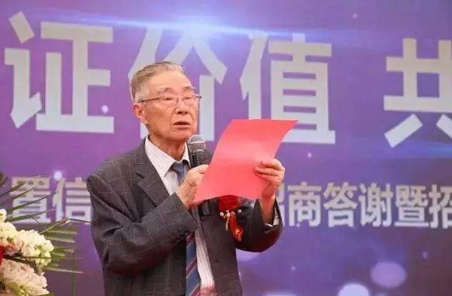 60岁在破庙年赚13亿，被逼净身出户后，又带着年均超过80岁的团队重掌江湖