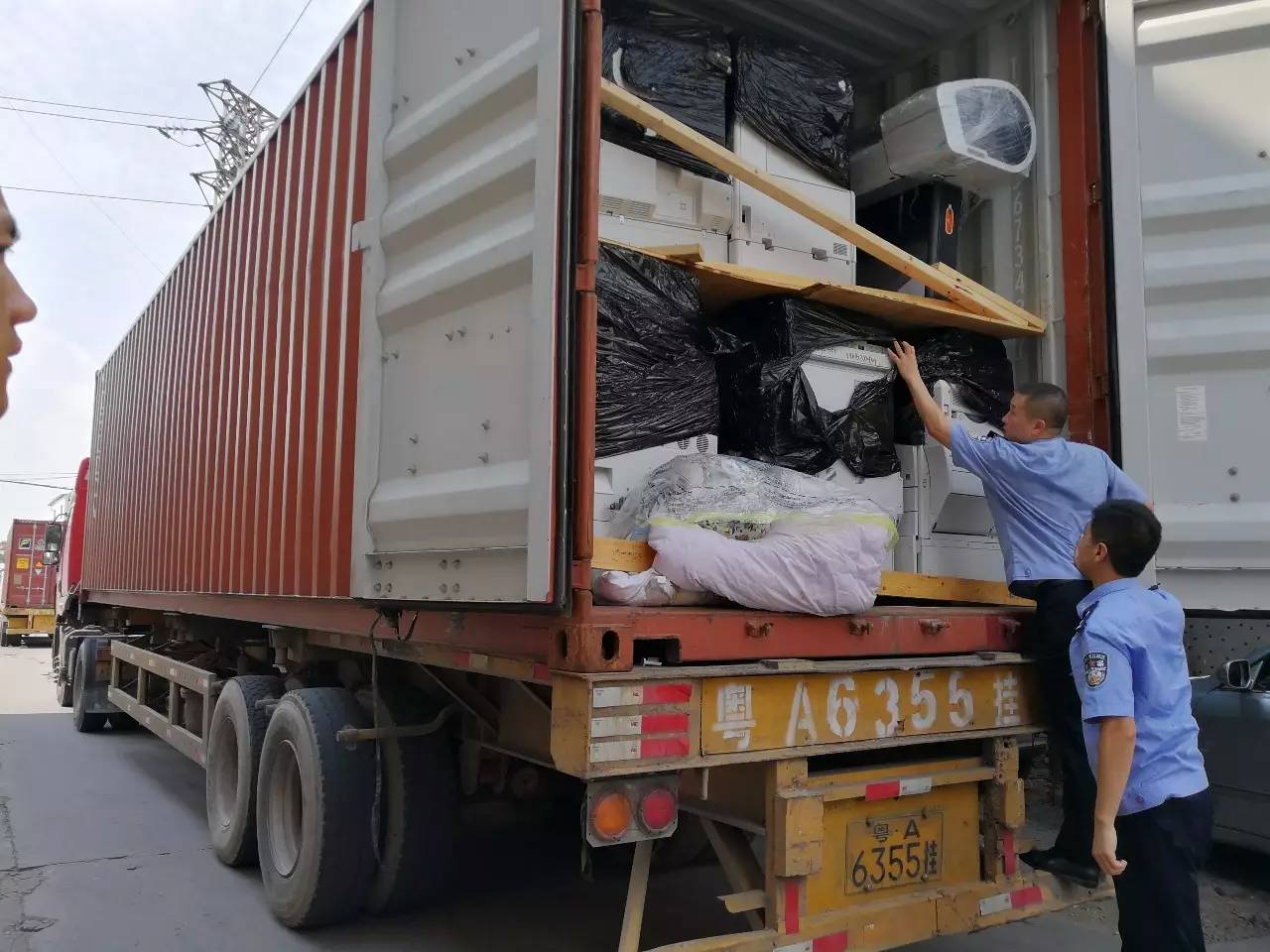 上海海关打掉走私团伙,打击二手走私复印机