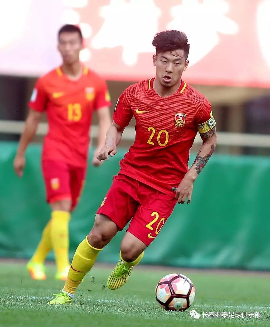 「亚泰青训再丰收」何超首次入先国足周大地入选U22国足