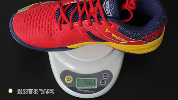 胜利羽毛球鞋p9300怎么样,胜利p9300买一代还是二代