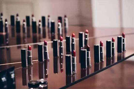 一起来看看这6款高颜值唇膏,10支最适合秋冬的唇膏