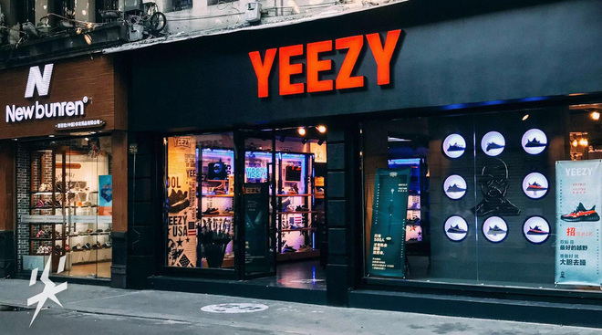 尖货QAVol.02|耐克飞线很快就断了?Boost站旁边呵呵的笑