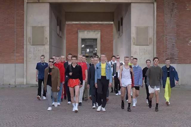 丑酷丑酷的运动服被权志龙带火了？目测杀马特鼻祖kappa又要烂大街