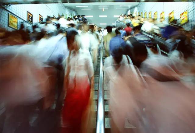 暑假“余额”不足！暑运高峰，坐飞机、火车、公交，这份便民礼包请收好