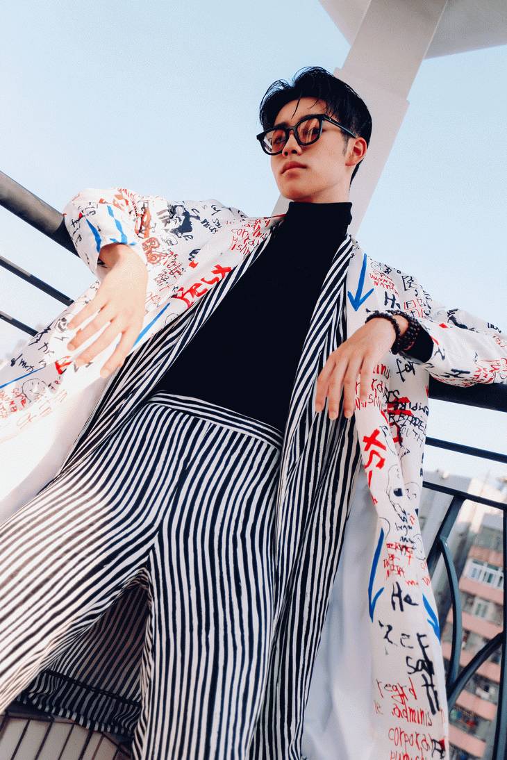 脱下校服，变成教导主任最讨厌的模样