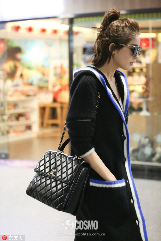 刚买完周冬雨的条纹西服，我又盯上了高圆圆的薄风衣