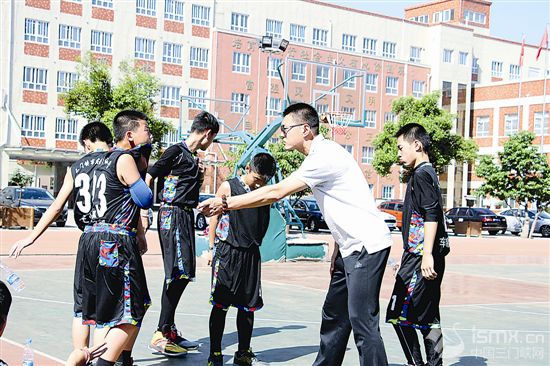 一位有梦想的体育老师,一个普通体育教师的篮球梦