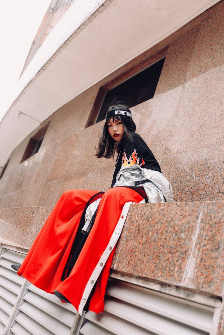 脱下校服，变成教导主任最讨厌的模样