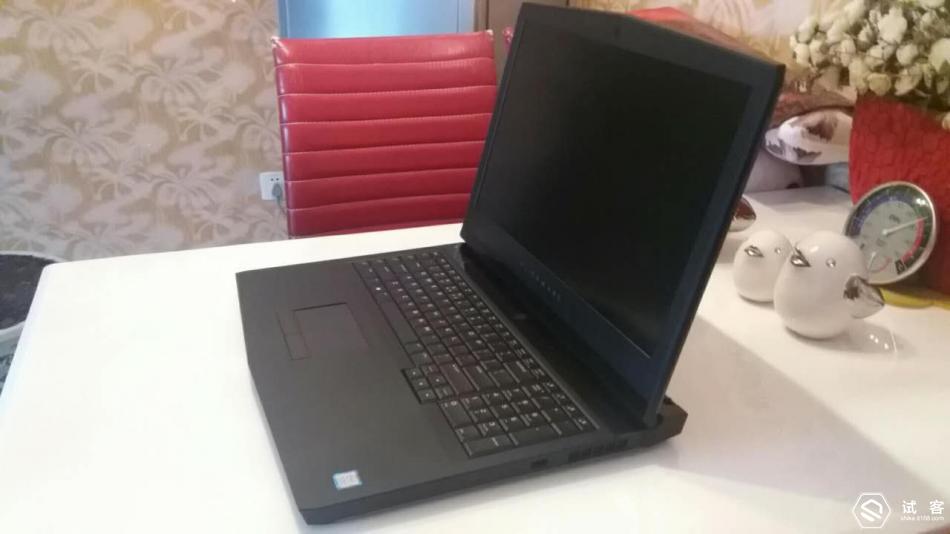 外星人m17r4顶配深度评测,戴尔外星人i718寸顶配红开箱